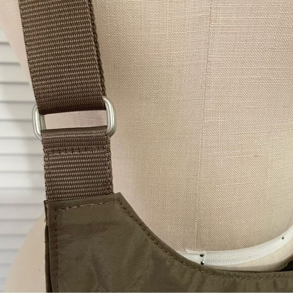 Baggallini Crossbody Multi Zipper Brown Bag 
W/Adjustable Strap NWOT! - Picture 3 of 13